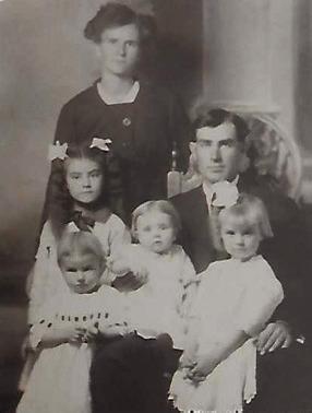 Earl Edwin, Lucy Dixon, Violet, Lucy, Edith and Myrtle Wilcox Courtesy Photo