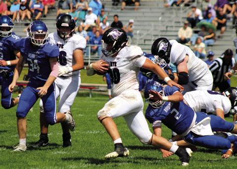 Jackson Bjorum goes around left end on his way to 20 carries against Cedaredge. Photo Courtesy of Karen Rochester