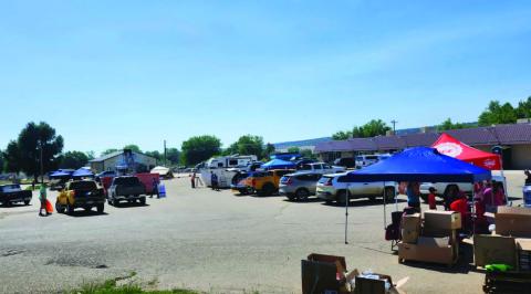 The Greenhorn Valley Ace Hardware parking lot is the hub of services and assistance for those returning from evacuation.. Photo by Shirley Pigg