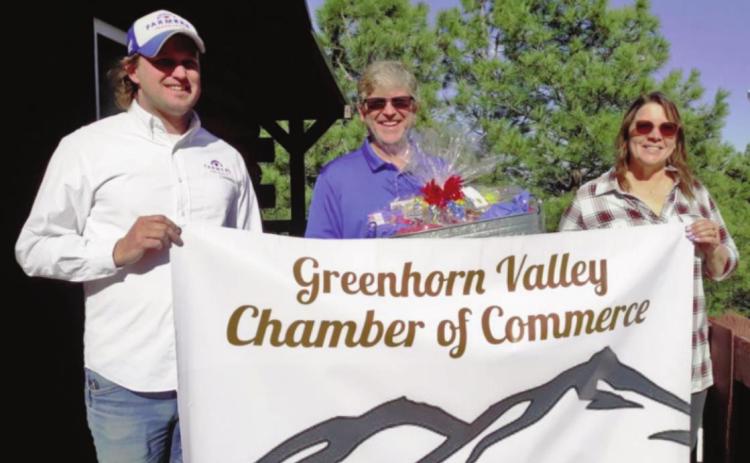 David Chucka, Colorado City’s Farmers Insurance owner/operator, delivers a gift from the Chamber of Commerce to welcome Stephen and Susan Uhl to the Greenhorn Valley. Courtesy Photo