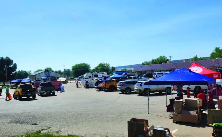 The Greenhorn Valley Ace Hardware parking lot is the hub of services and assistance for those returning from evacuation.. Photo by Shirley Pigg